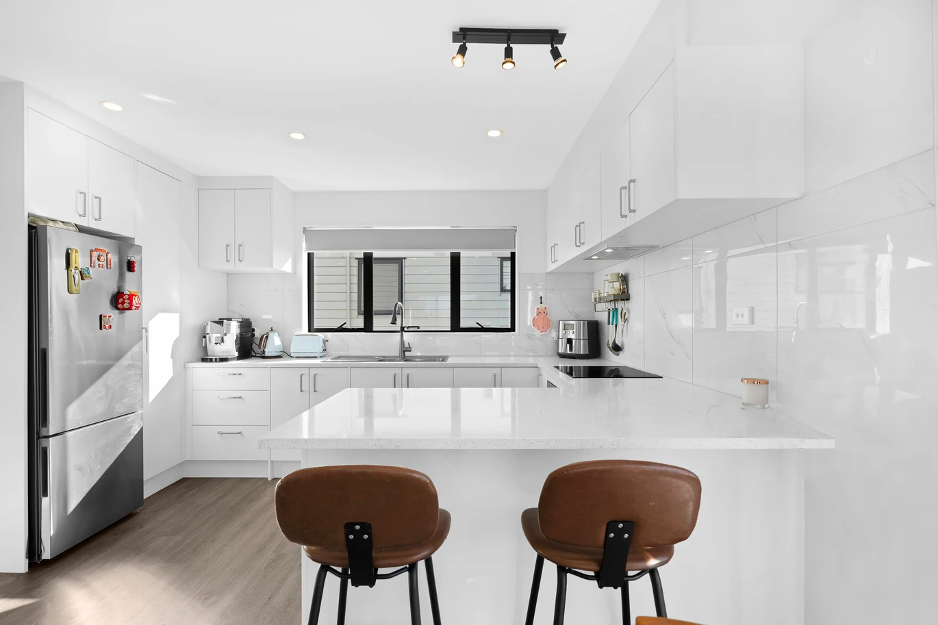 Motivated owner – Urgent Sale, 2 beds 1.5 baths home with garage and 1 Extra parking, Freehold End Unit/ 3x Backyard/ No Body Corp, 8/45 Dale Crescent Pakuranga, Auckland