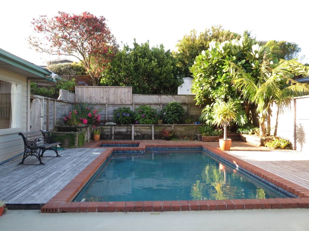 For rent, No smokers, MACLEANS ZONE & Swimming Pool Includes, 4 beds 2 baths house with standalone double garage, available 14th September, 28 Haseler Crescent, Mellons Bay, Auckland
