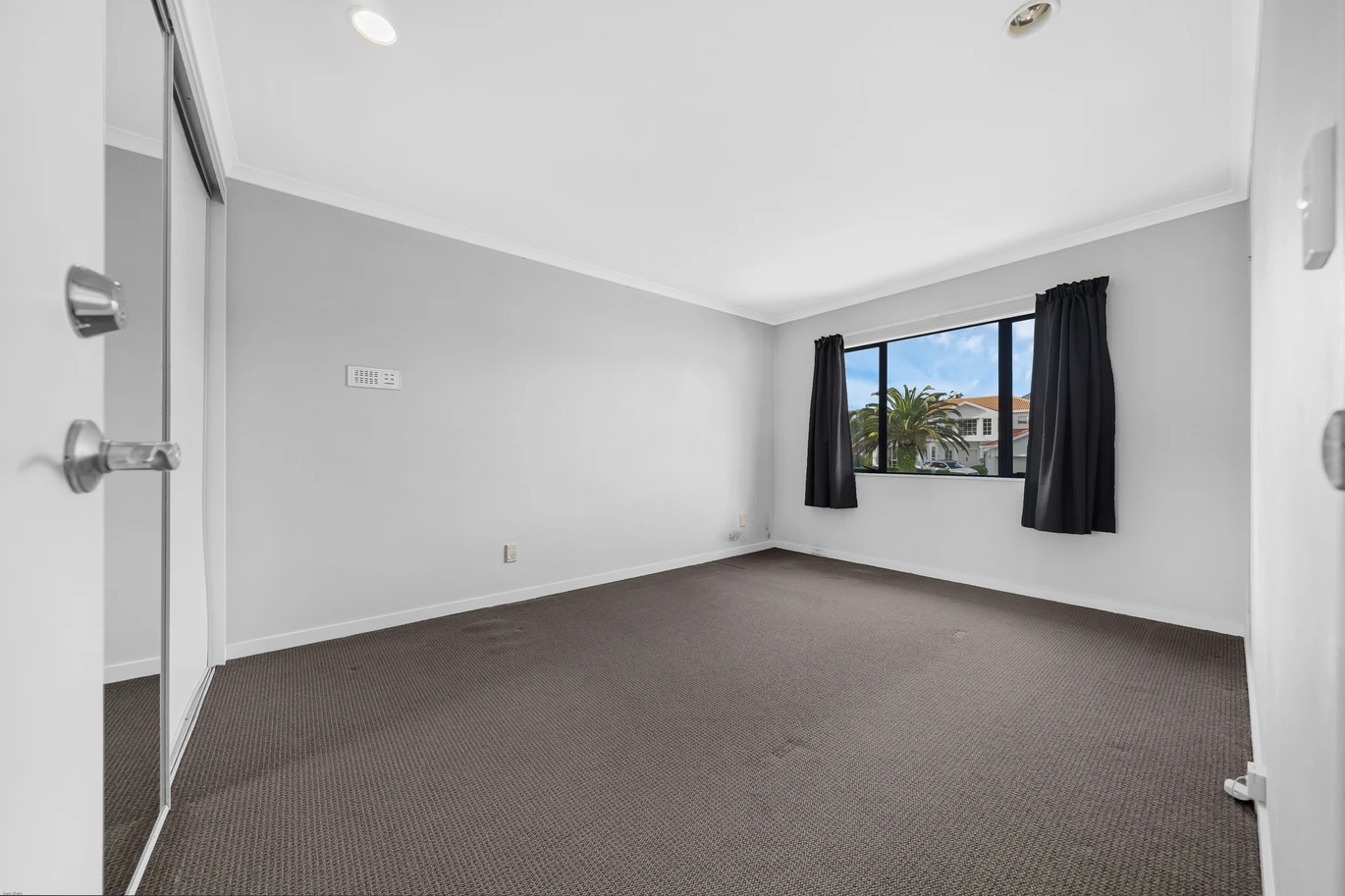 Grand Family Living on 806m² in Dannemora, 280m2 6 beds 3 baths house with double garage, Botany Downs Secondary College zone, 15 Kilkenny Drive East Tamaki Heights, Auckland