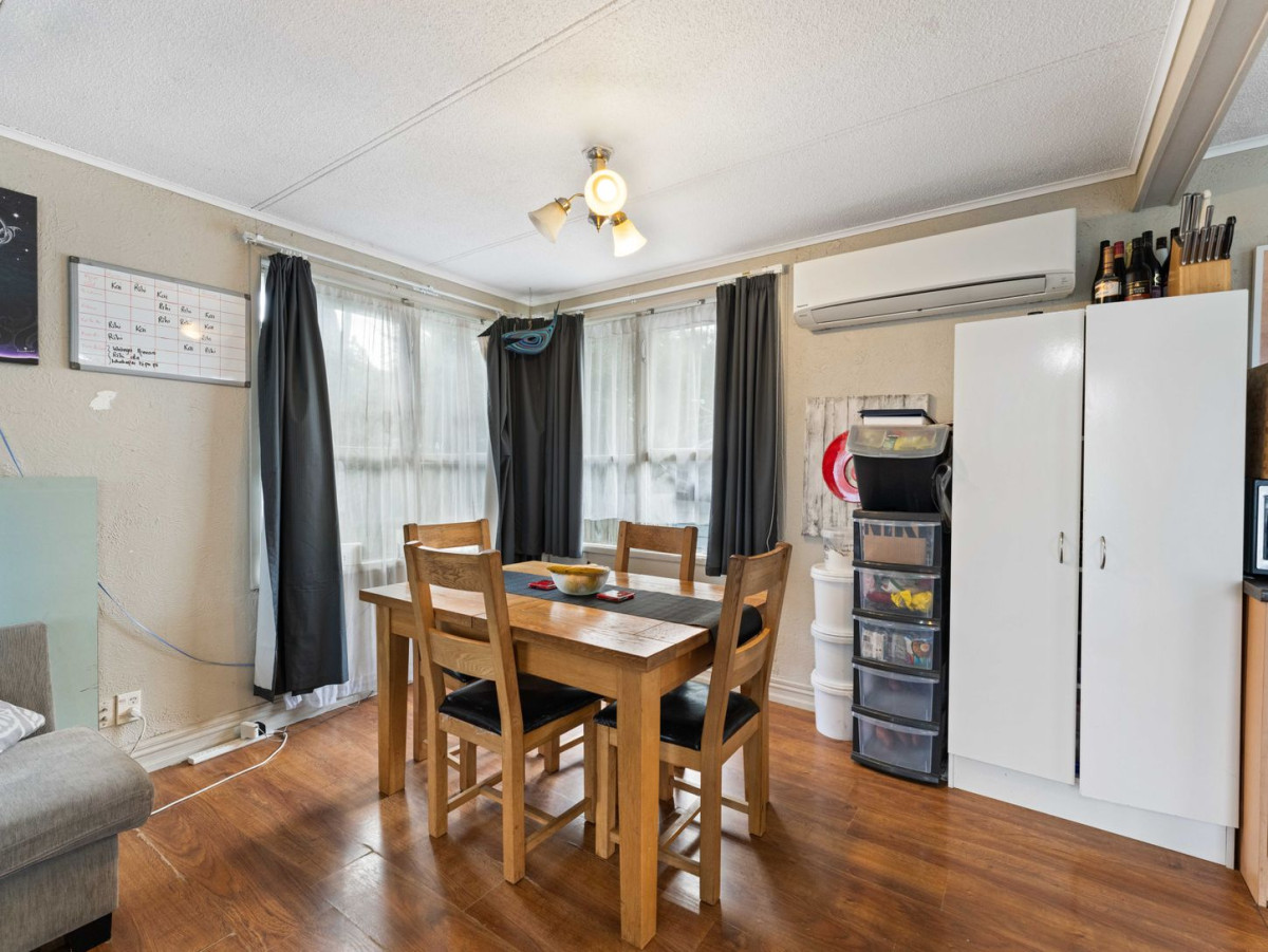 847m2 section, 3 beds 1 bath house with standalone garage, the owners have simply outgrown the home with a large and growing family, 39 Blake Road, Mangere East, Auckland
