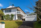 For rent, No smokers, MACLEANS ZONE & Swimming Pool Includes, 4 beds 2 baths house with standalone double garage, available 14th September, 28 Haseler Crescent, Mellons Bay, Auckland