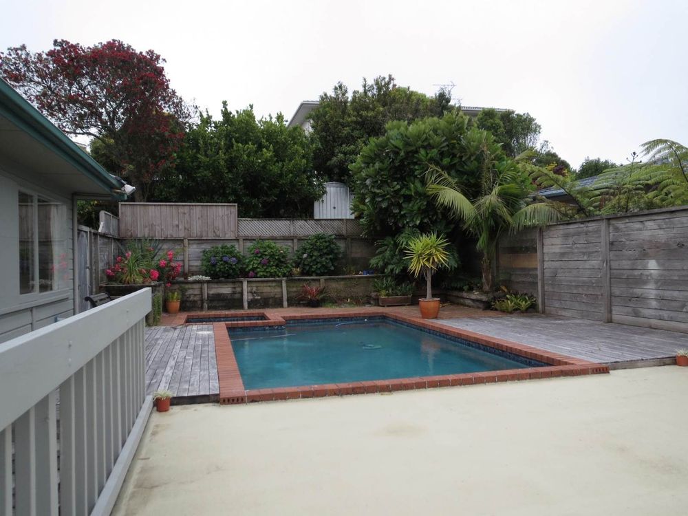 For rent, No smokers, MACLEANS ZONE & Swimming Pool Includes, 4 beds 2 baths house with standalone double garage, available 14th September, 28 Haseler Crescent, Mellons Bay, Auckland