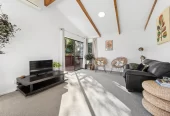 Standalone 3 beds 1 bath house with car parks and a fantastic separate studio, Zoned for Green Bay Primary School and Green Bay High School. 1/23 Stottholm Road Titirangi, Auckland