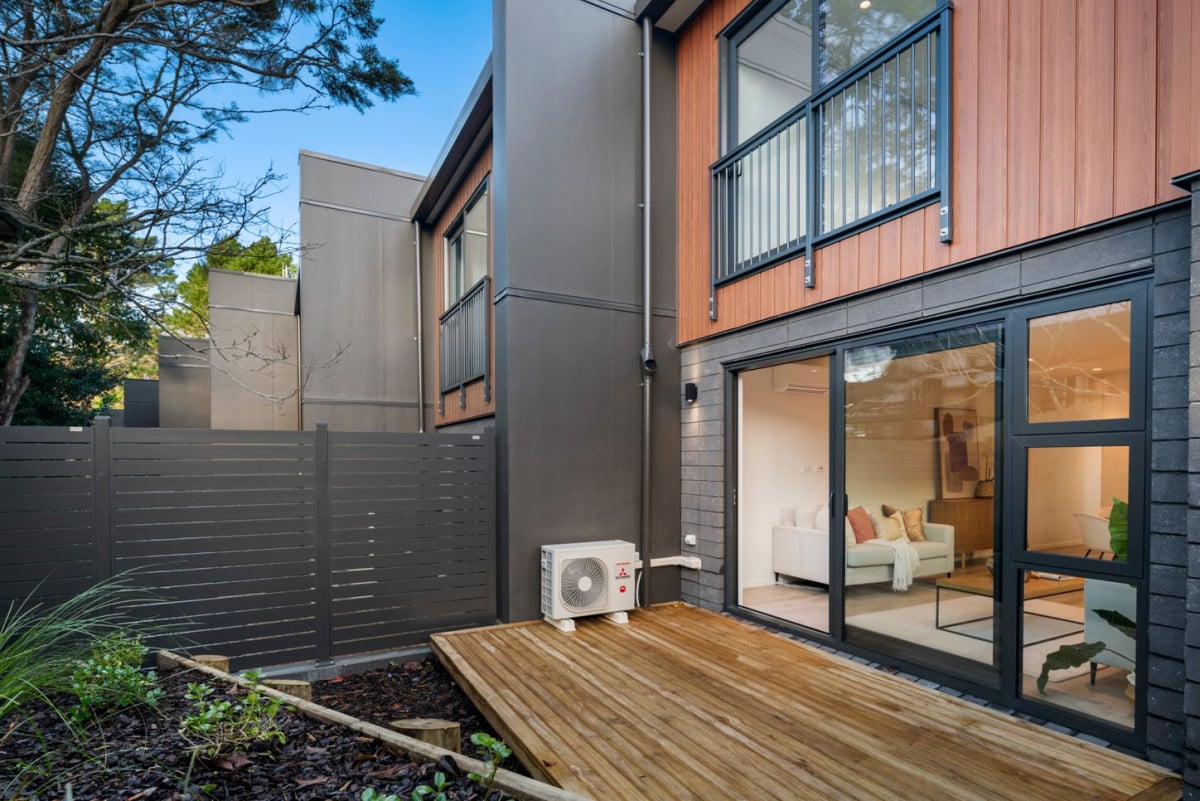 Price dropped to sell down the last 3 units, Brandnew freehold 3 beds 2.5 baths home with car park, No any Society cost, Under floor heating in both bathrooms, 9 Pharlap Drive, Northcross, Auckland