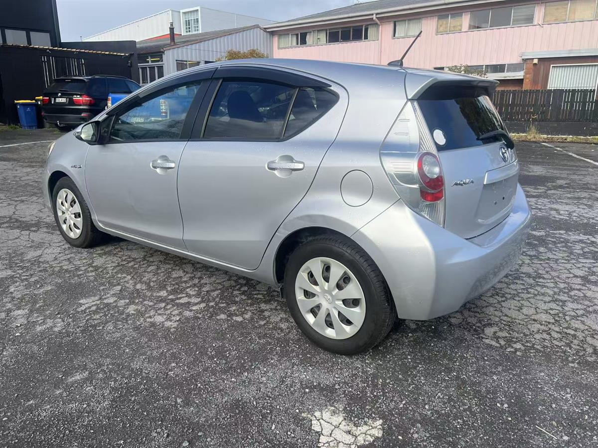 2013 Toyota Aqua G Hatchback Automatic, 5 seats, Silver, Hybrid, 1,496 cc, 117,654 km