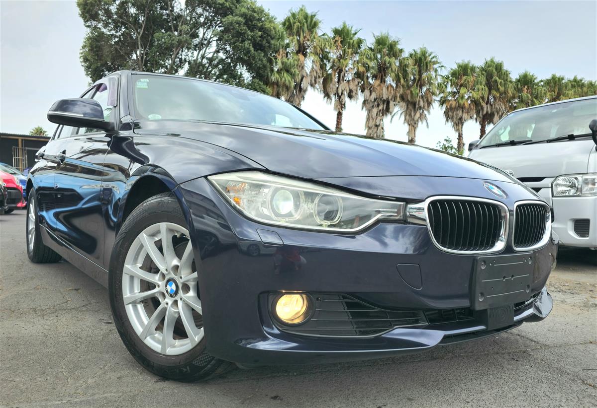 2014 BMW 320i Sedan Automatic, 5 seats, Blue, Petrol, 1,997 cc, 87,141 km
