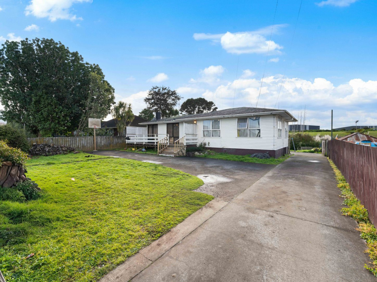 847m2 section, 3 beds 1 bath house with standalone garage, the owners have simply outgrown the home with a large and growing family, 39 Blake Road, Mangere East, Auckland