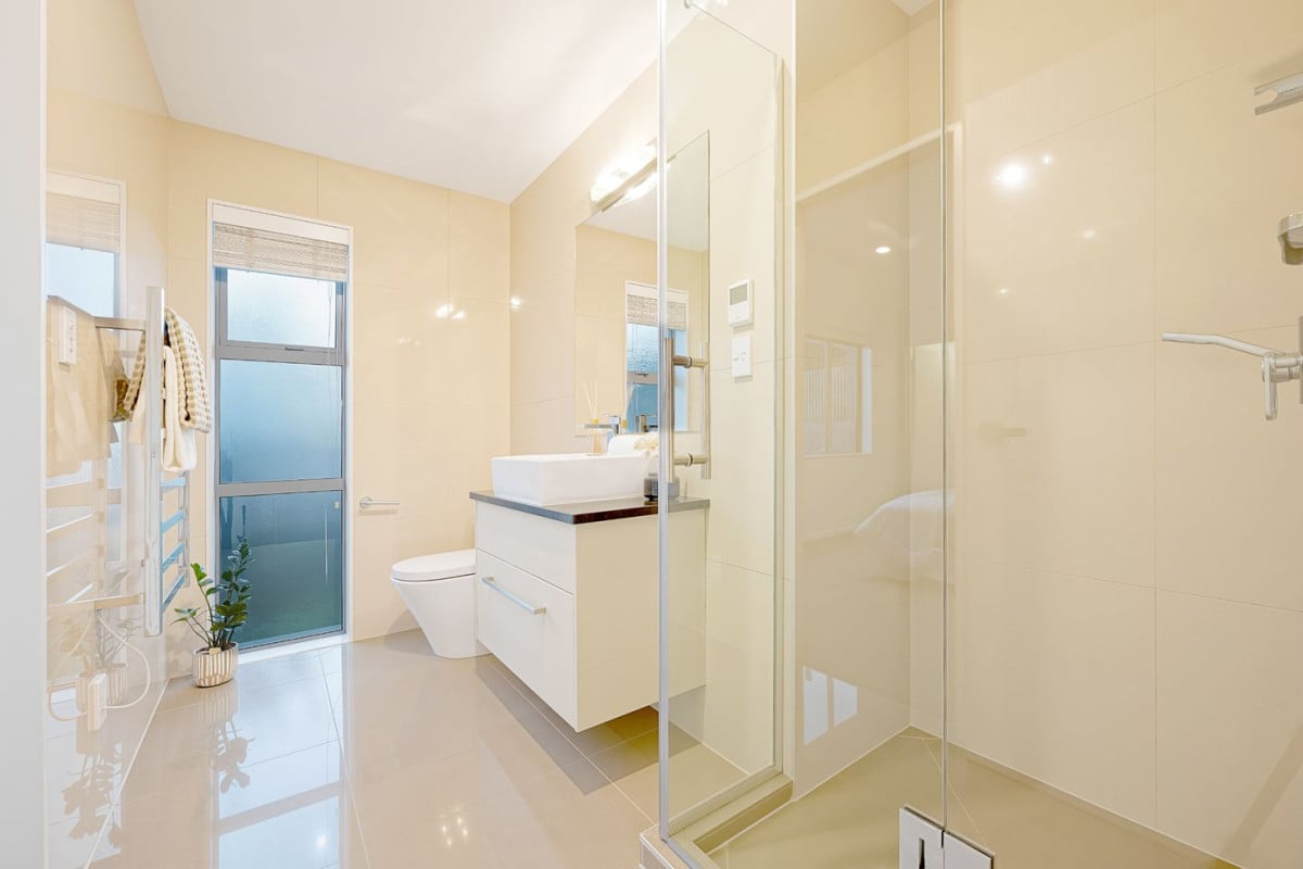 621m2 section, 2 kitchens, 334m2 5 beds ( 2 ensuites, Two additional semi-ensuite) 4 baths house with double garage, 2 ensuites ground floor, 9 Platinum Rise, Ranui, Auckland