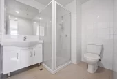 Overseas Vendor Must Sell – Double Grammar school zone (AGS & EGGS), 3 beds 2 baths apartment with 2 car parks, in the highly regarded King’s Square Apartments. 420/26 Remuera Road Newmarket, Auckland