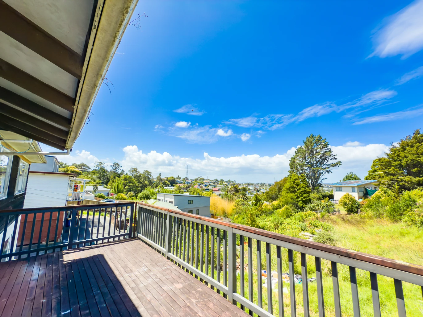 Urgent Sale, 3 beds 1 bath house on 1260m² section, Urban Zone, With RC approved for 9 premium units with garages, Ignore the $1,150,000 CV-our highly motivated vendor demands an immediate sale and urgently welcomes all reasonable offers, 305 Don Buck Road Massey, Auckland