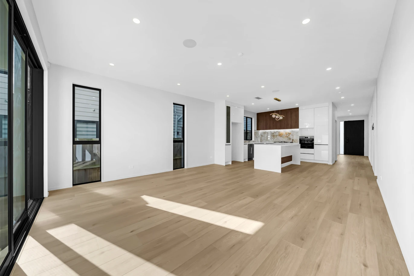 2 kitchens, 6 beds (2 ensuites) 4.5 baths house with garage and 1 bed granny, 65 Rashni Road Flat Bush, Auckland