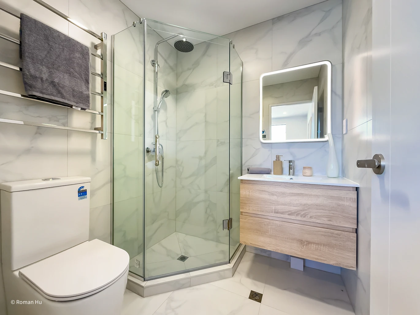 Urgent Sell! Westgate Duplex Move In Now, 3 beds 2.5 baths home with car park, The Vendor is very motivated, 168 Kerepi Street Westgate, Auckland