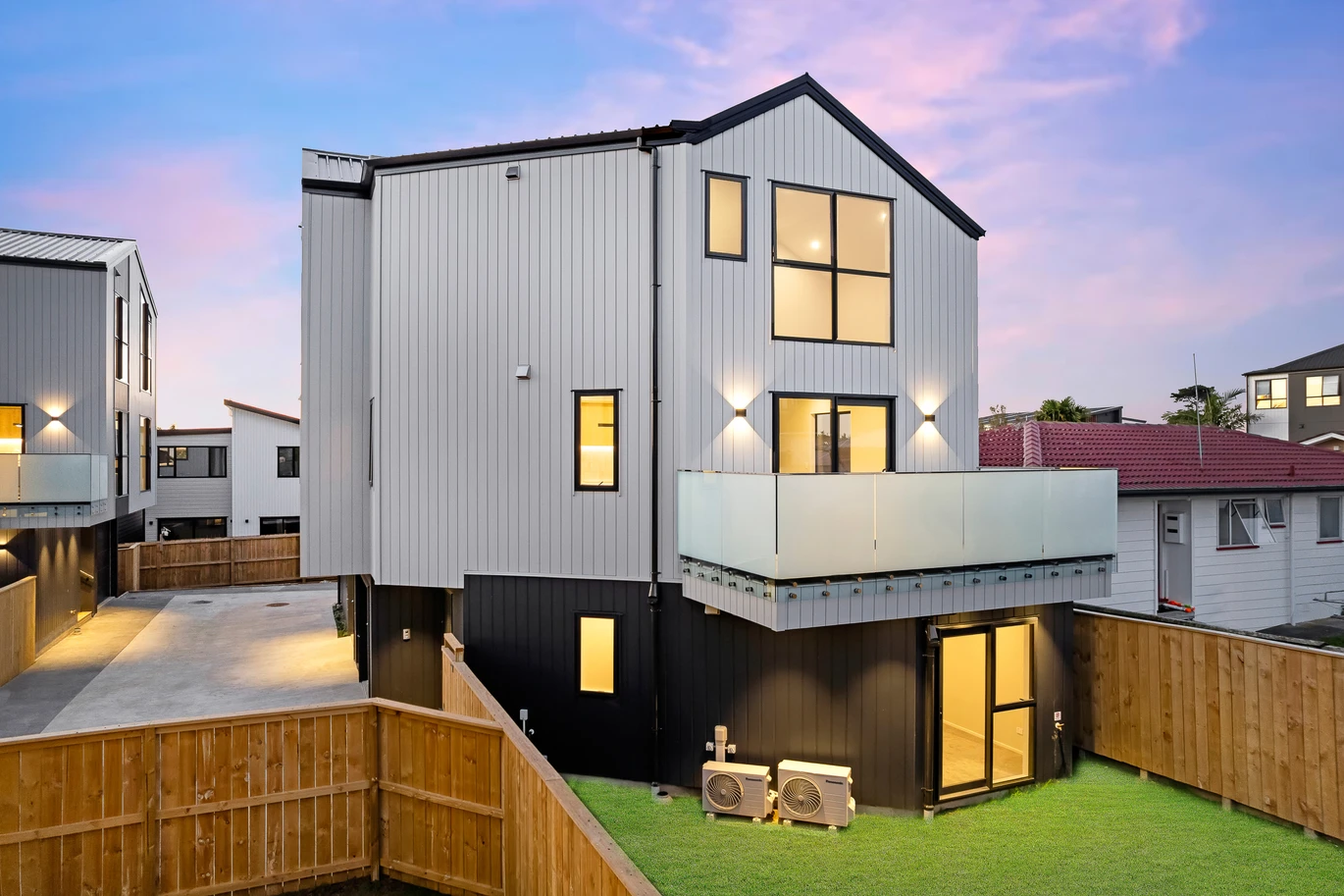 179m2 Brandnew standalone 4 beds (3 ensuites) 4 baths home with garage, 30B Tomintoul Place Highland Park, Auckland