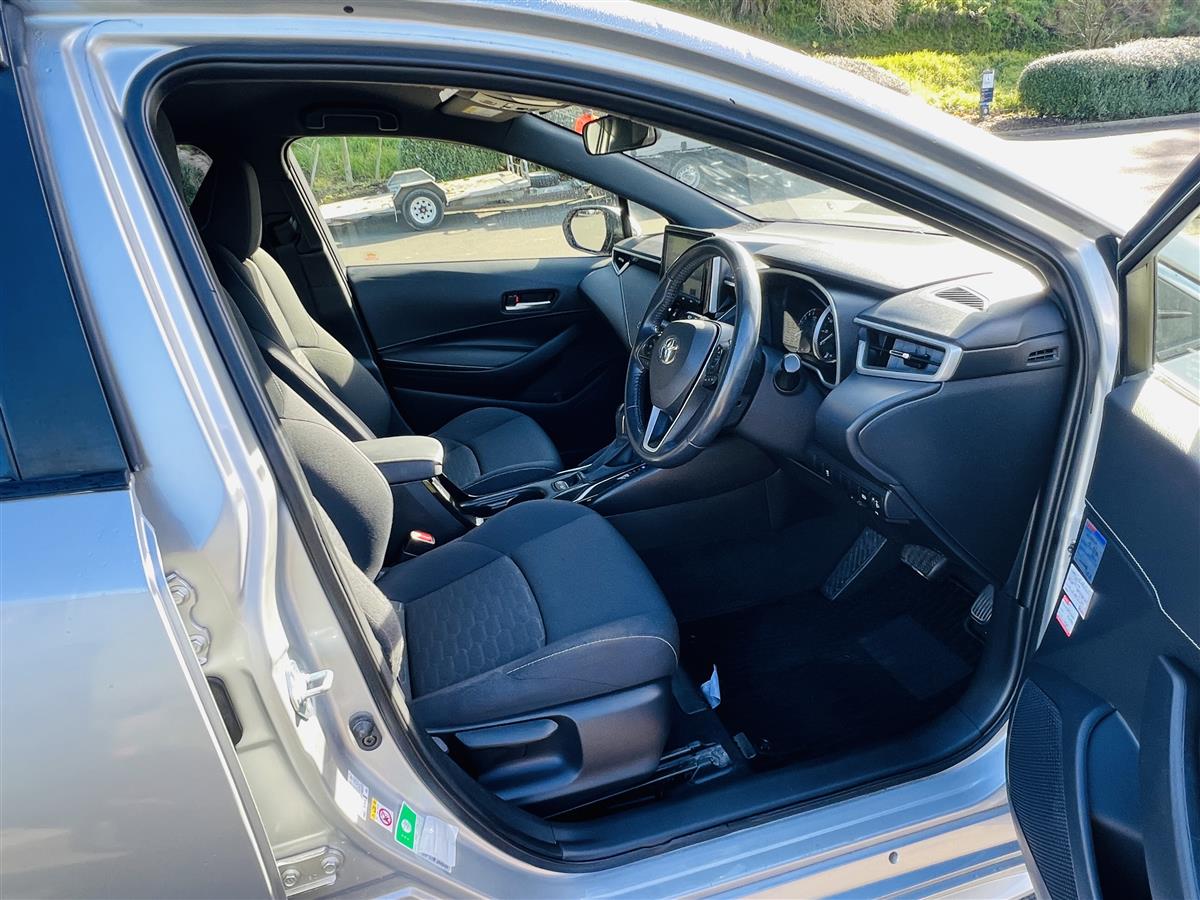 2018 Toyota Corolla HYBRID SPORT CRUISE CONTROL Hatchback Automatic, 5 seats, Silver, Hybrid, 1,800 cc, 33,961 km