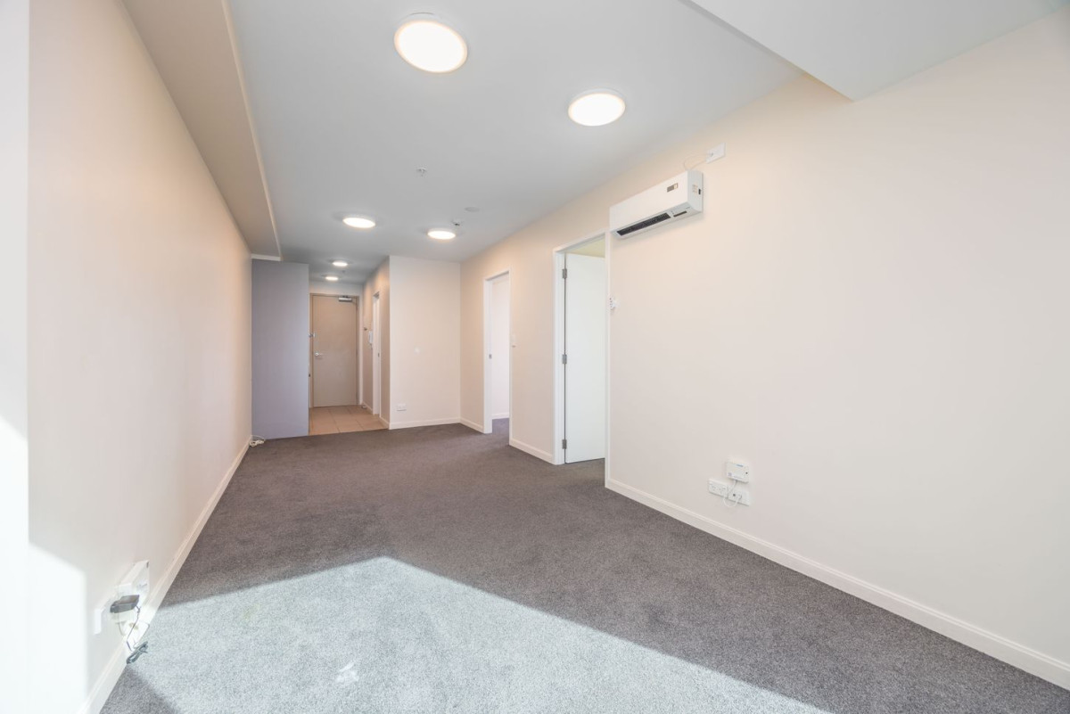 The overseas owner is motivated to achieve a sale, Auckland Girls Grammar school zone, 44m2 Freehold 2 beds 1 bath apartment, 222/135 Hobson Street, Auckland Central, Auckland