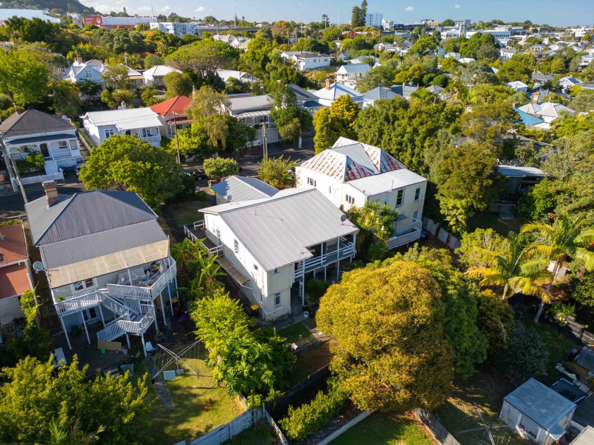 607m2 section, One Title. Four Flat (4 x 1bed 1 bath), currently rented, approximately $98,000 per annum in rental income, 5 Copeland Street, Eden Terrace, Auckland