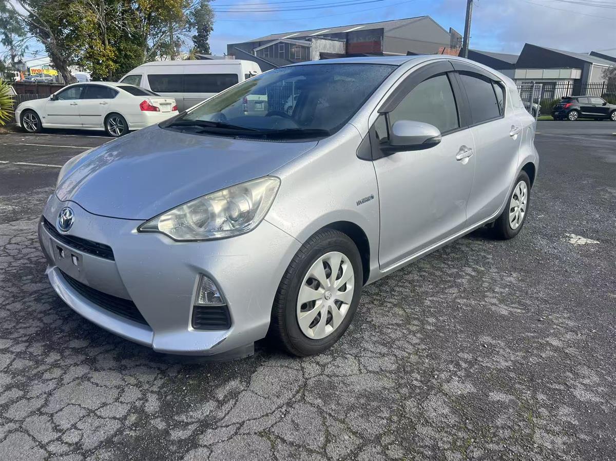 2013 Toyota Aqua G Hatchback Automatic, 5 seats, Silver, Hybrid, 1,496 cc, 117,654 km