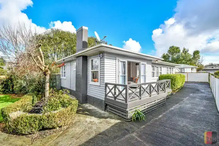 For rent, 3 beds 1 bath house with carport, Available from 16th August, 431A Great South Road, Opaheke, Auckland