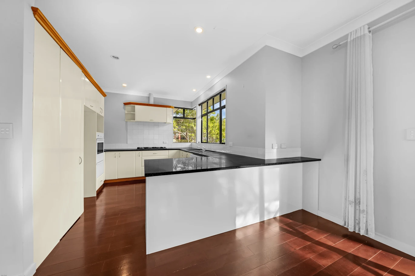 Grand Family Living on 806m² in Dannemora, 280m2 6 beds 3 baths house with double garage, Botany Downs Secondary College zone, 15 Kilkenny Drive East Tamaki Heights, Auckland