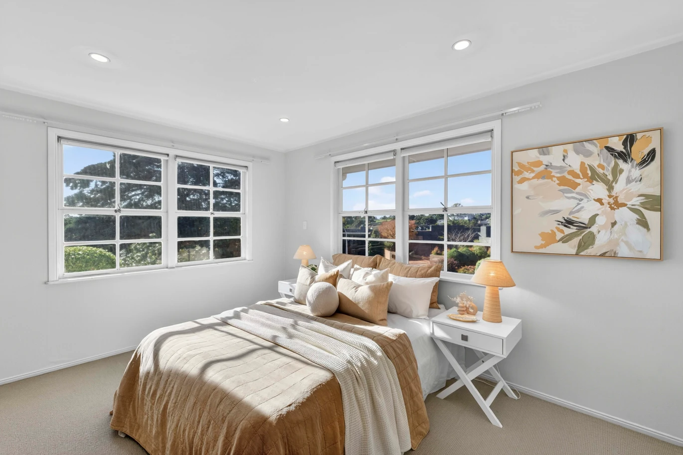 981m2 section, 404m2 character 5 beds 3 baths grand residence with triple garage, swimming pool, Beautifully landscaped gardens, 9 Worcester Road Meadowbank, Auckland