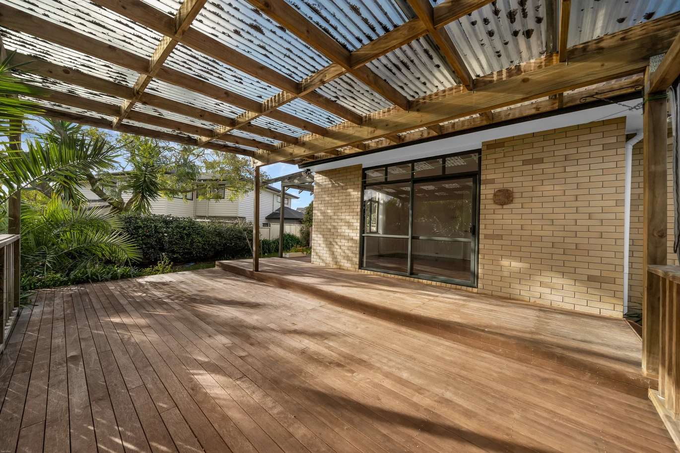 Grand Family Living on 806m² in Dannemora, 280m2 6 beds 3 baths house with double garage, Botany Downs Secondary College zone, 15 Kilkenny Drive East Tamaki Heights, Auckland