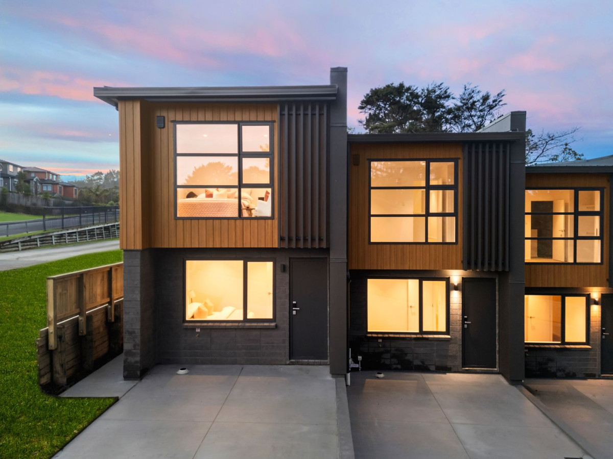 Price dropped to sell down the last 3 units, Brandnew freehold 3 beds 2.5 baths home with car park, No any Society cost, Under floor heating in both bathrooms, 9 Pharlap Drive, Northcross, Auckland