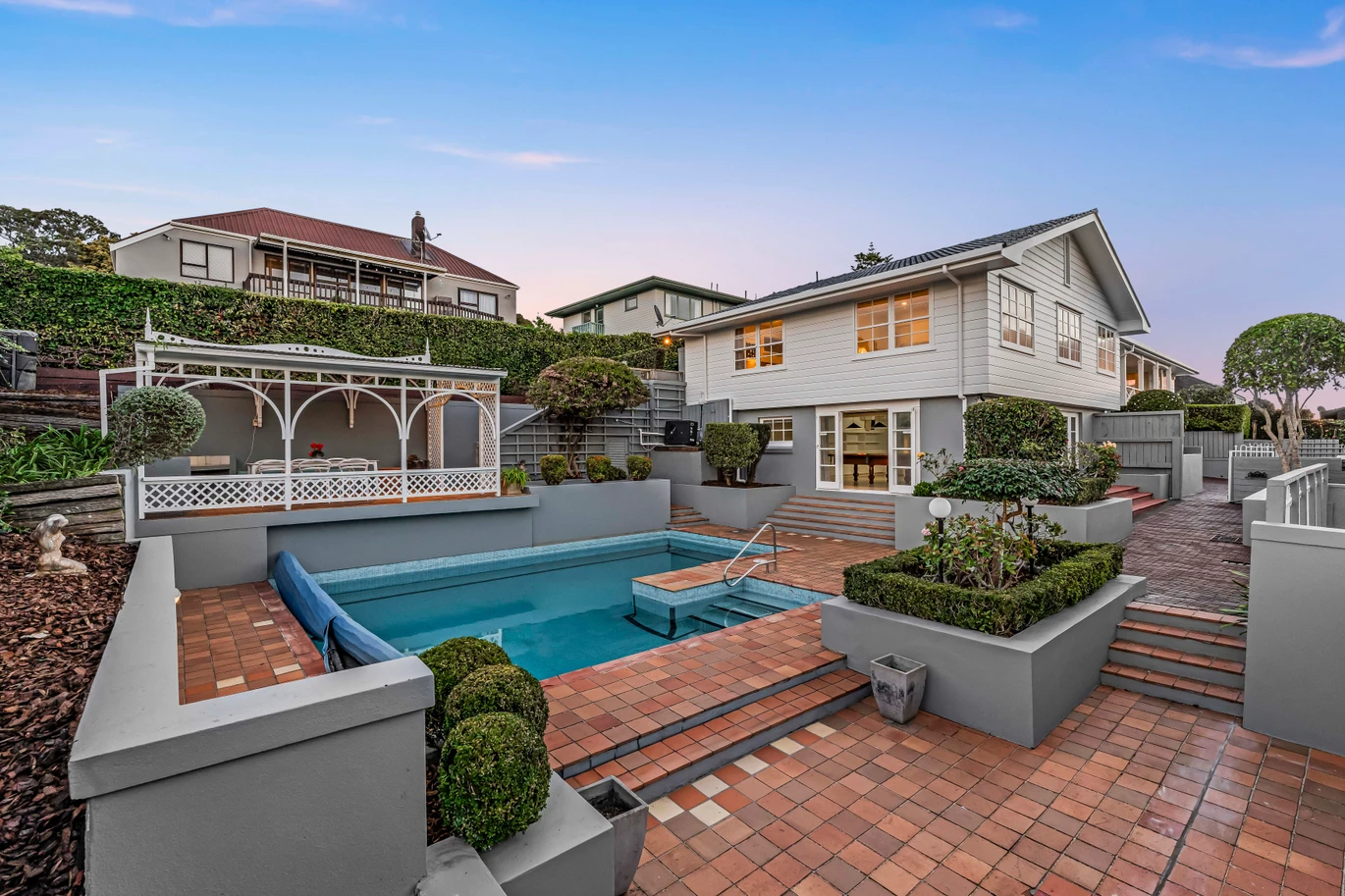 981m2 section, 404m2 character 5 beds 3 baths grand residence with triple garage, swimming pool, Beautifully landscaped gardens, 9 Worcester Road Meadowbank, Auckland