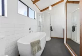 Standalone 3 beds 1 bath house with car parks and a fantastic separate studio, Zoned for Green Bay Primary School and Green Bay High School. 1/23 Stottholm Road Titirangi, Auckland