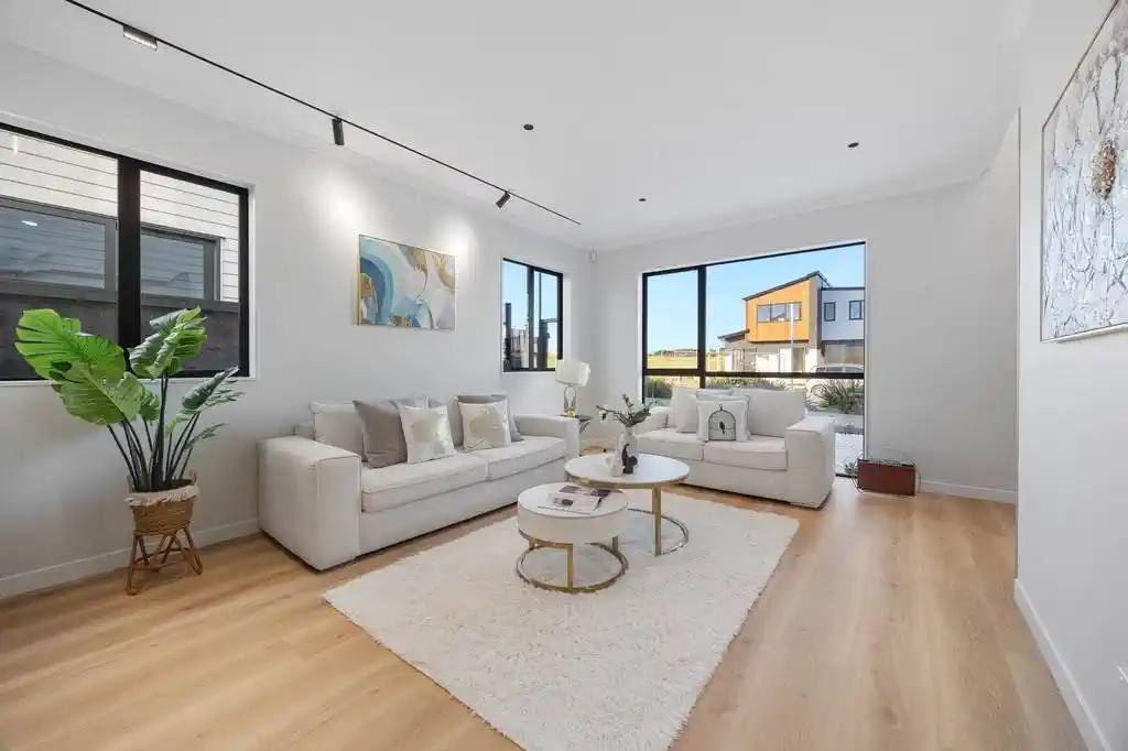 2 kitchens, 6 beds (4 ensuites) 5.5 baths house with double garage and 2 beds granny, 39 Park Green Avenue, Karaka, Auckland