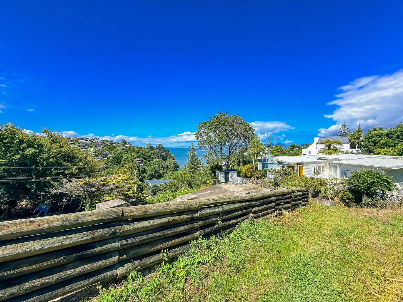 Urgent sale, Rare & Large Dual-Title Seaview Sections, total 1568m2 section (47 Gilletta Road , 809m2, 49 Gilletta Road, 759m2), Enquiry over $1.3 million for 2 sections. Lapsed 5-mansion resource consent proves incredible multi-unit development potential. Direct, seamless backyard access to Lynfield Cove Reserve, playground, and beach. 49 Gilletta Road Mount Roskill, Auckland