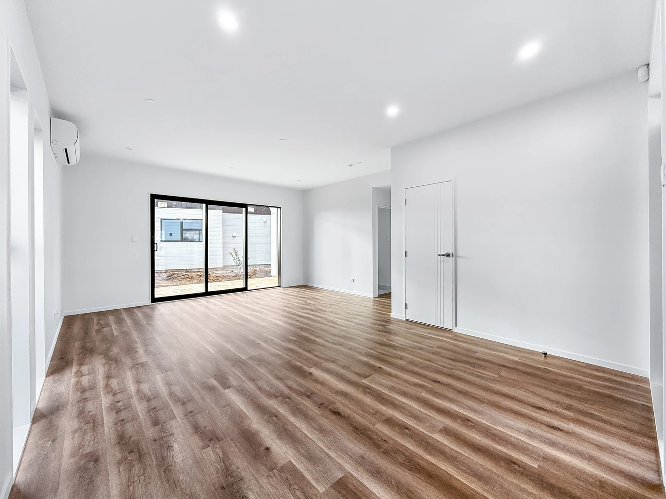 Motivated vendor, Brandnew affordable, 3 & 11 Longview Oak LN: 108m2; floor ,3 beds, 2.5 bathrooms, and 1 off-street parking. 5, 7 & 9 Longview Oak LN: 139.7m2; Floor, 3 beds, 2.5 bathrooms, a dedicated study room, an internal garage, & additional off-street parking. 3-11 Longview Oak Lane Papakura, Auckland