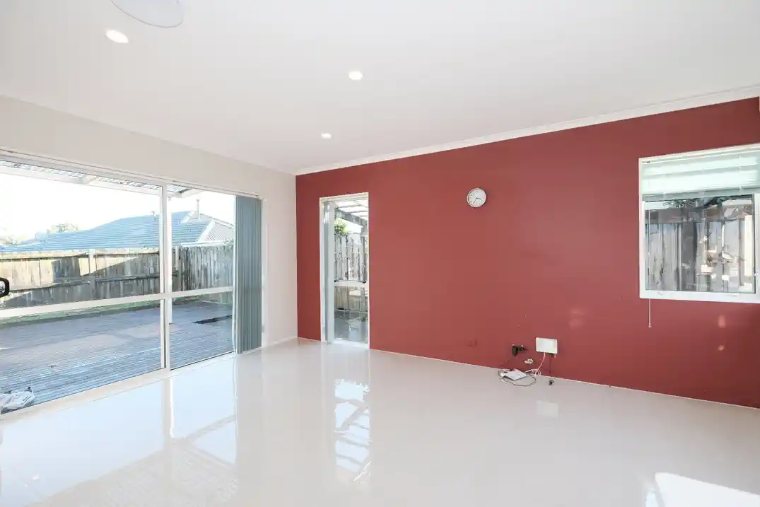 For rent, 3 beds 2 baths house with double garage, Available from 9th July, 2/6 Keenagh Rise, Dannemora, Auckland