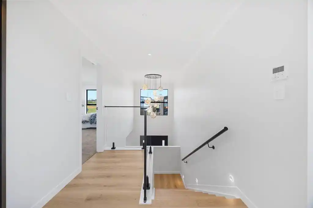 2 kitchens, 6 beds (4 ensuites) 5.5 baths house with double garage and 2 beds granny, 39 Park Green Avenue, Karaka, Auckland