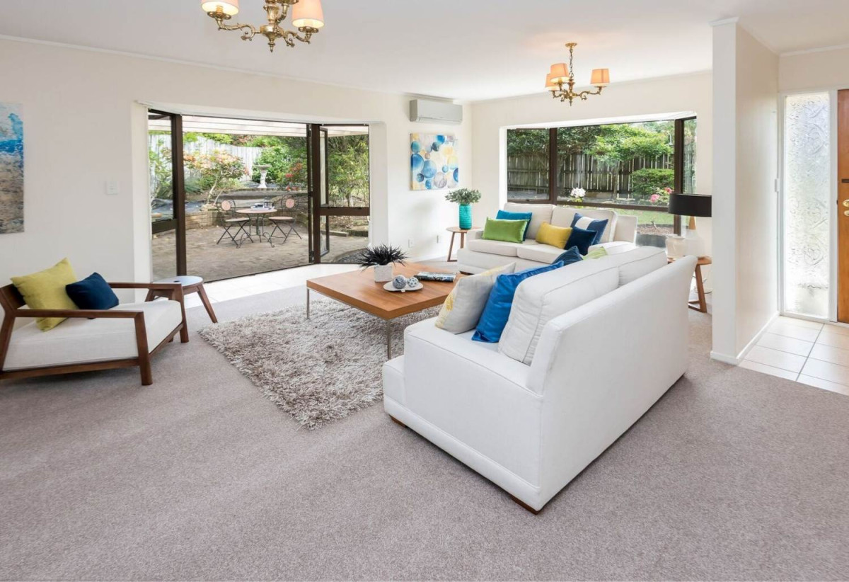 For rent, Brick and tile 3 beds 2 baths house with single garage, available 31st August, 2/2 Channing Crescent, Botany Downs, Auckland
