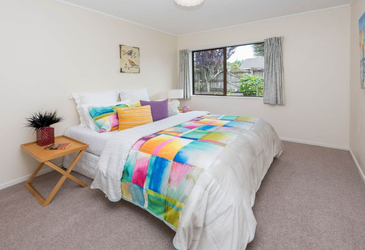 For rent, Brick and tile 3 beds 2 baths house with single garage, available 31st August, 2/2 Channing Crescent, Botany Downs, Auckland
