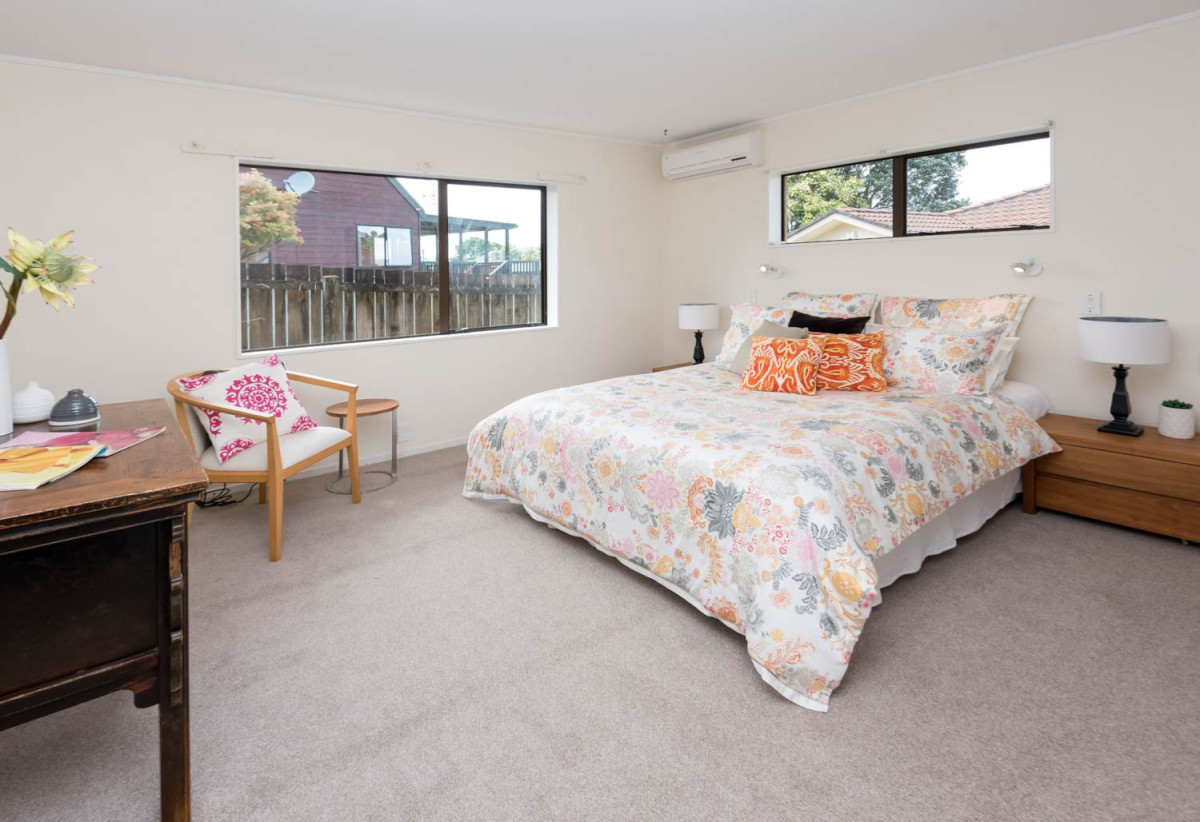 For rent, Brick and tile 3 beds 2 baths house with single garage, available 31st August, 2/2 Channing Crescent, Botany Downs, Auckland