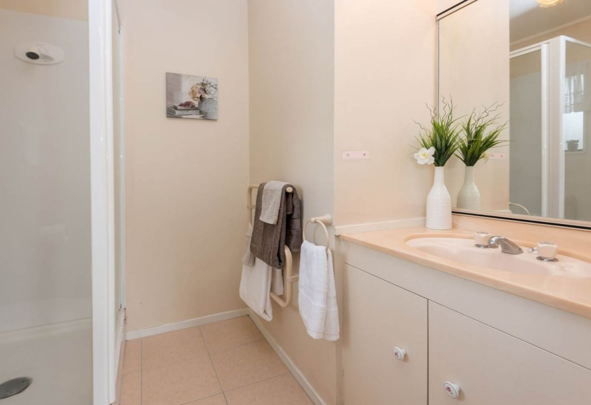 For rent, Brick and tile 3 beds 2 baths house with single garage, available 31st August, 2/2 Channing Crescent, Botany Downs, Auckland