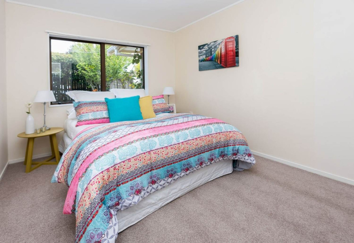 For rent, Brick and tile 3 beds 2 baths house with single garage, available 31st August, 2/2 Channing Crescent, Botany Downs, Auckland