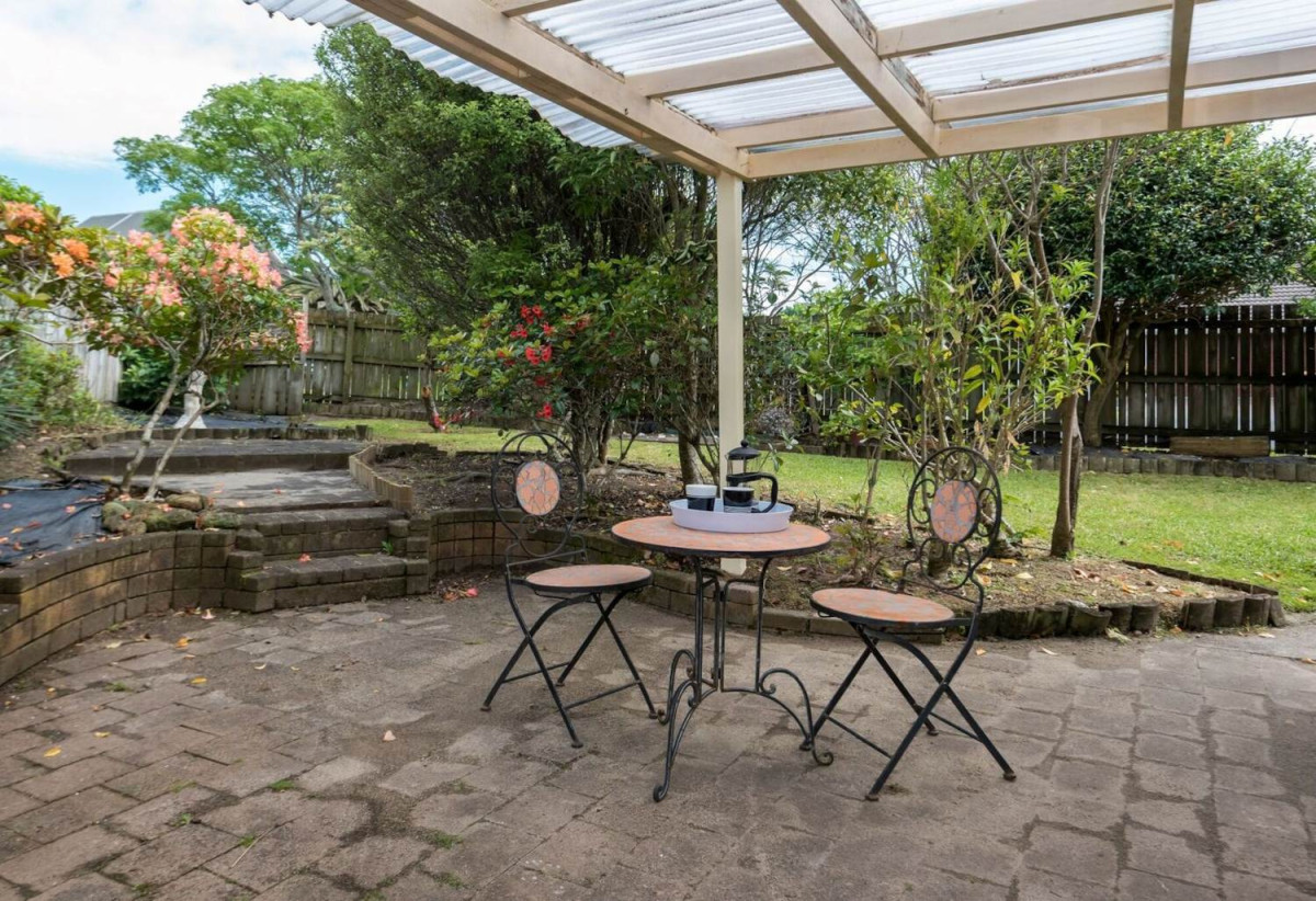 For rent, Brick and tile 3 beds 2 baths house with single garage, available 31st August, 2/2 Channing Crescent, Botany Downs, Auckland