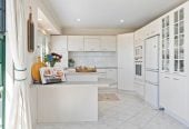 For rent, No smoking. Pets will be considered. 5 beds 3 baths house with double garage, available now, 7 Houhere Close, Albany, Auckland