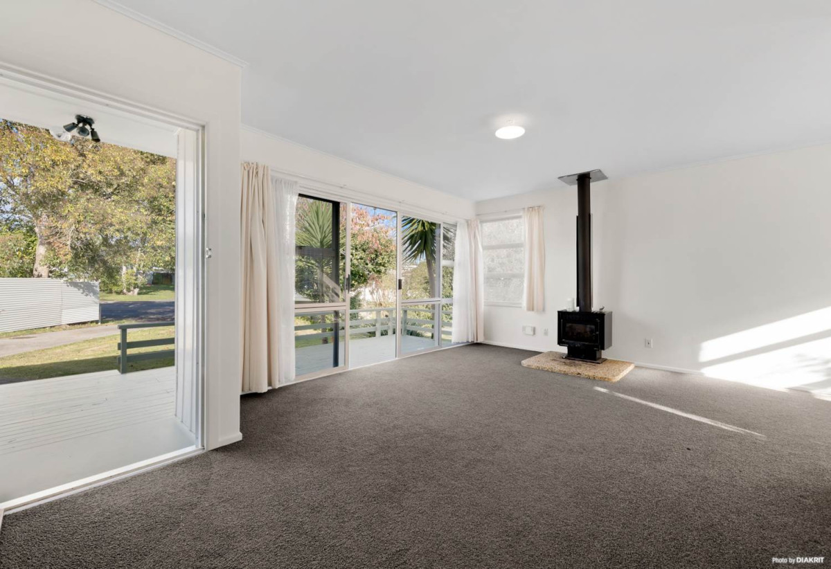 For rent, 3 beds 1 bath house with standalone double garage, available 27th July, 21 Jupiter Street, Papakura, Auckland