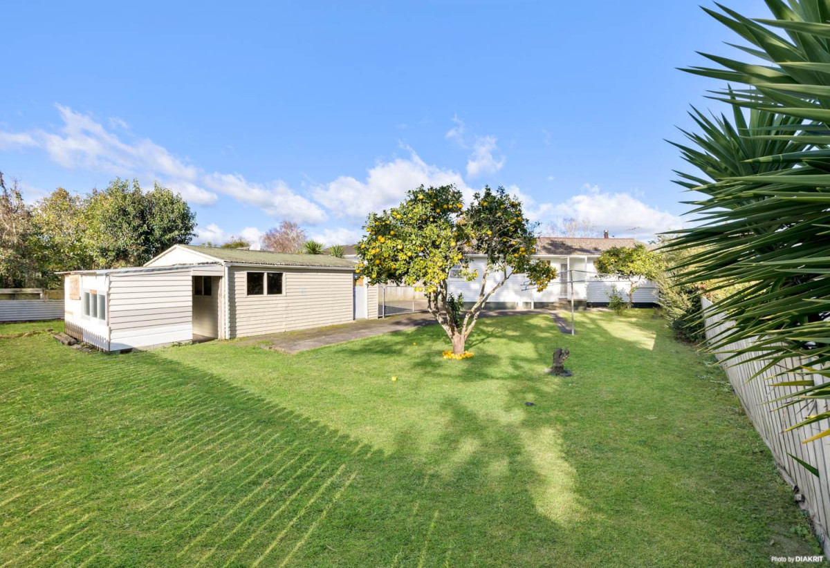 For rent, 3 beds 1 bath house with standalone double garage, available 27th July, 21 Jupiter Street, Papakura, Auckland