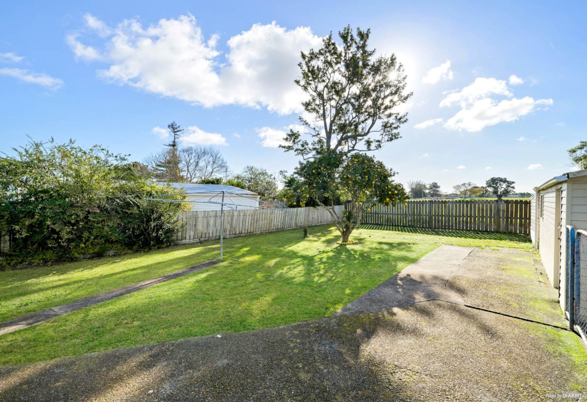 For rent, 3 beds 1 bath house with standalone double garage, available 27th July, 21 Jupiter Street, Papakura, Auckland