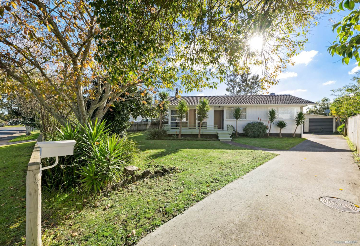 For rent, 3 beds 1 bath house with standalone double garage, available 27th July, 21 Jupiter Street, Papakura, Auckland