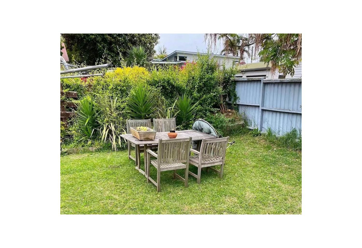 For rent, No smoking. 2 beds 1 bath unit with a covered carport, available 13th August, 3/16 Halsey Road, Manurewa