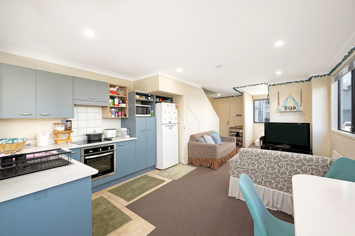 71sqm (Council) 2-storey, 2-bedroom + study, townhouse with 2-carparks in Mt Wellington, Currently tenanted (periodically) for $560/week, 47/51 Ireland Road, Mount Wellington, Auckland