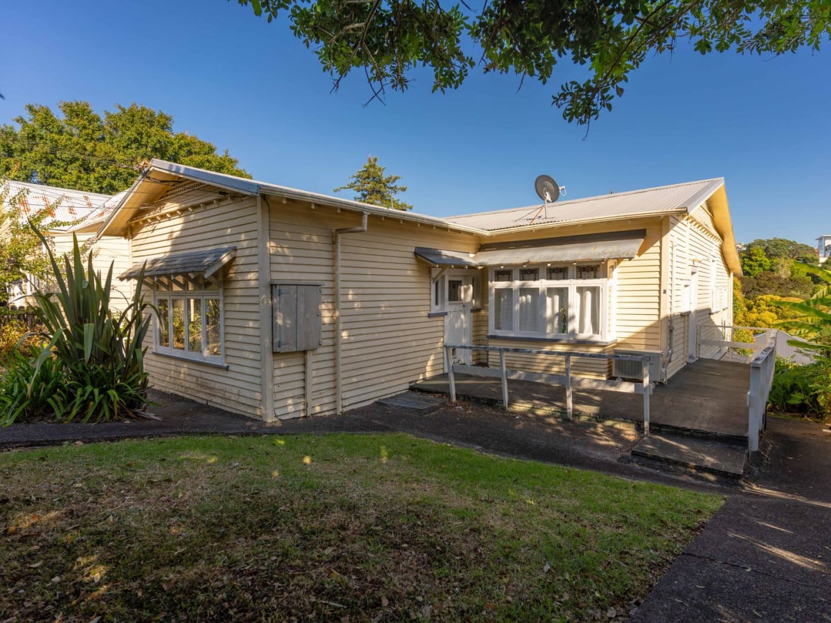 607m2 section, One Title. Four Flat (4 x 1bed 1 bath), currently rented, approximately $98,000 per annum in rental income, 5 Copeland Street, Eden Terrace, Auckland