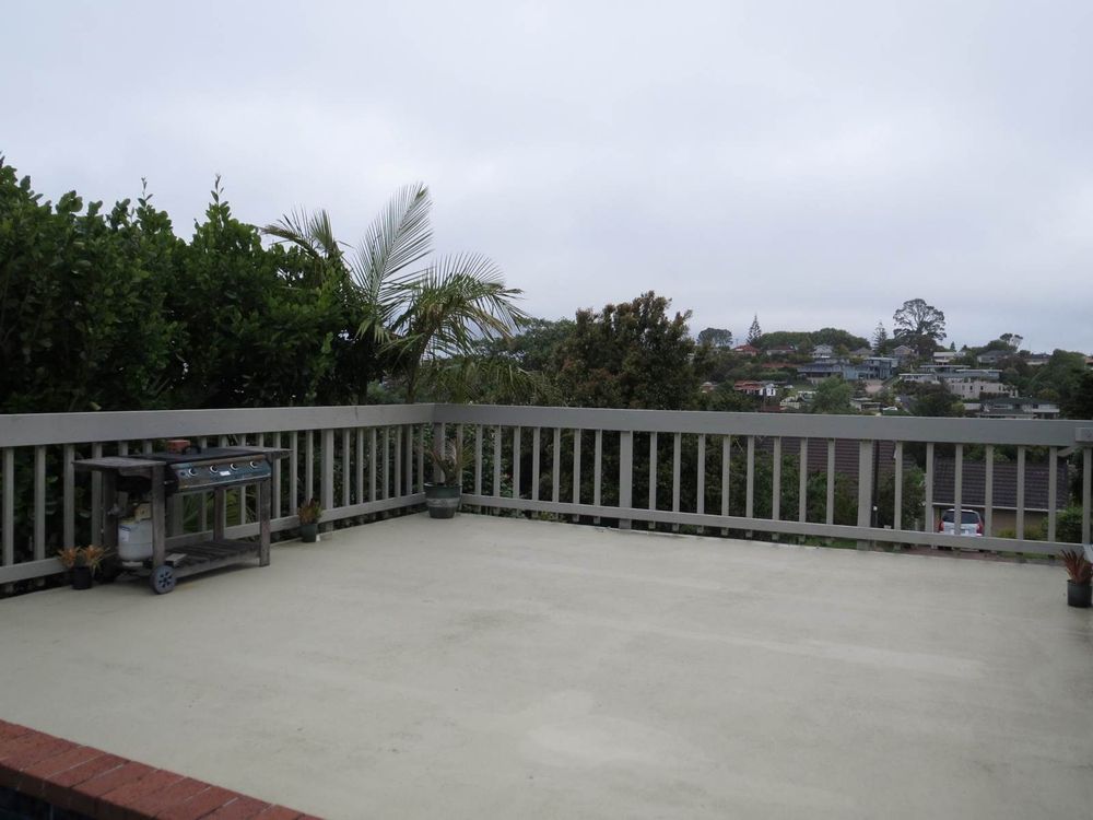 For rent, No smokers, MACLEANS ZONE & Swimming Pool Includes, 4 beds 2 baths house with standalone double garage, available 14th September, 28 Haseler Crescent, Mellons Bay, Auckland