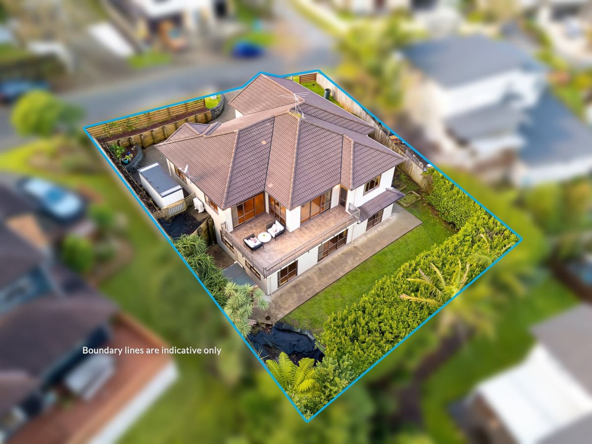607m2 section, with uninterrupted views of the Waitakere Ranges, 256m2 4 beds 2.5 baths house with double garage, 14 Waltham Street, Henderson, Auckland