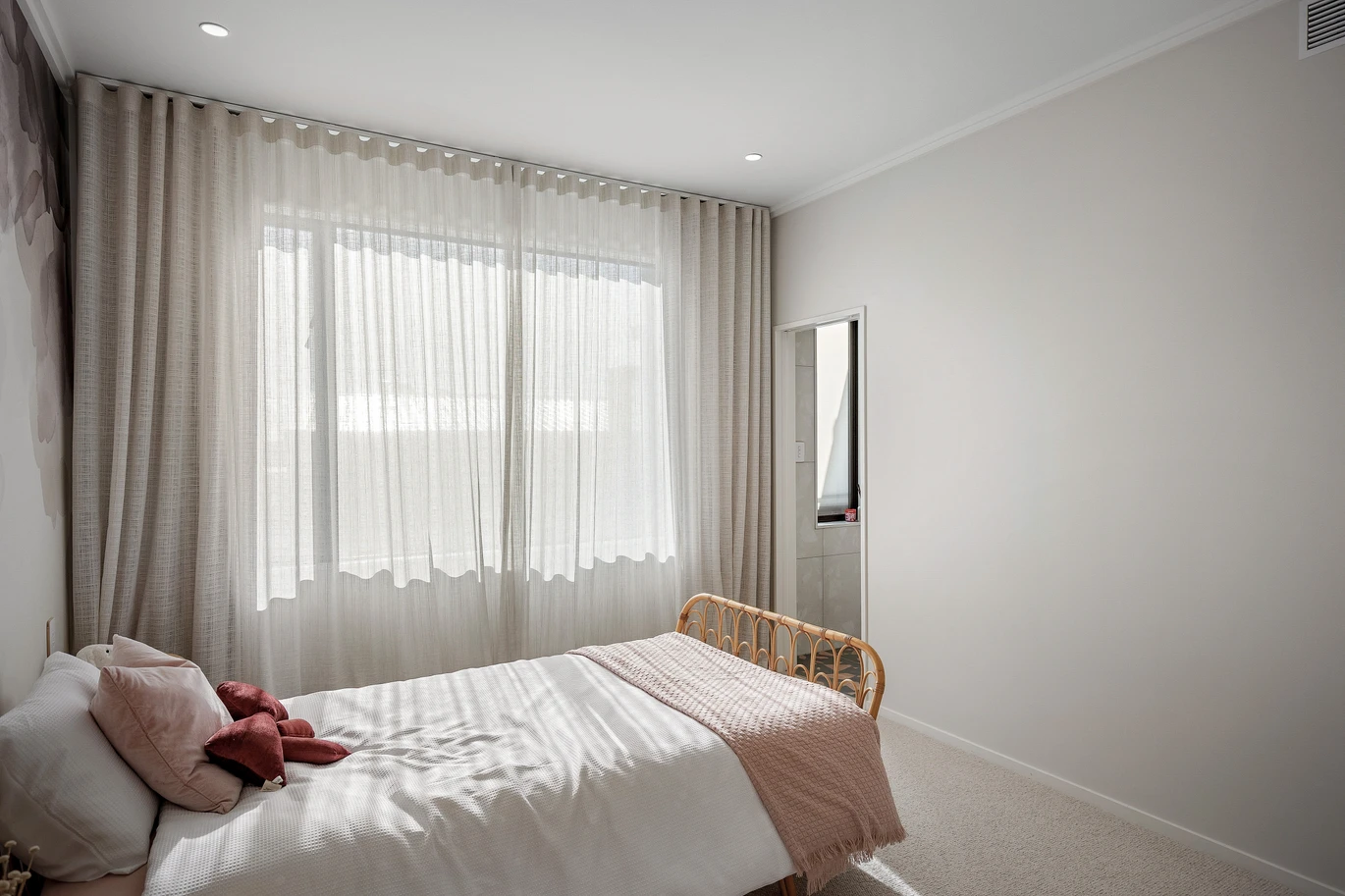 Pinnacle Bays Living | Zen, Water & Luxury, 374m2 Luxury 5 beds (5 ensuites) 5.5 baths house with double garage, swimming pool, and even a spectacular ‘sky lounge and office’ attic space, owners are onto new adventures and their instructions to sell are crystal clear, 2 Glen Atkinson Street St Heliers, Auckland